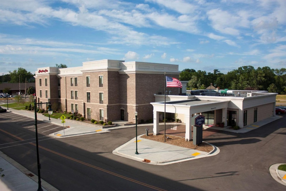 Hampton Inn By Hilton Burlington Main image